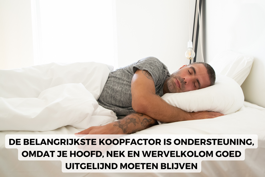 Man slaapt op een anti-snurkkussen